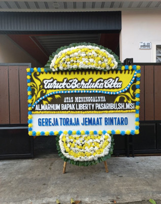 Papan Bunga Duka di Gomo